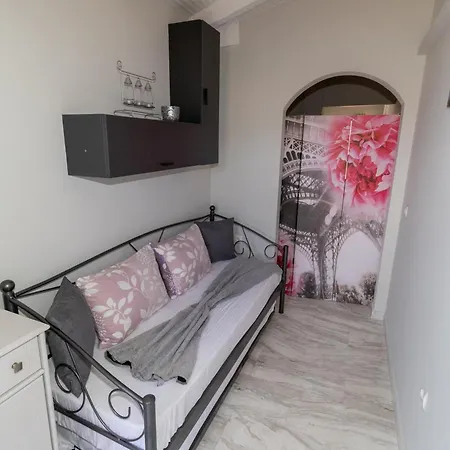 Rena's House 2 * أرغوستولي