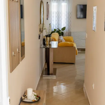 Apartament Rena's House 2 *